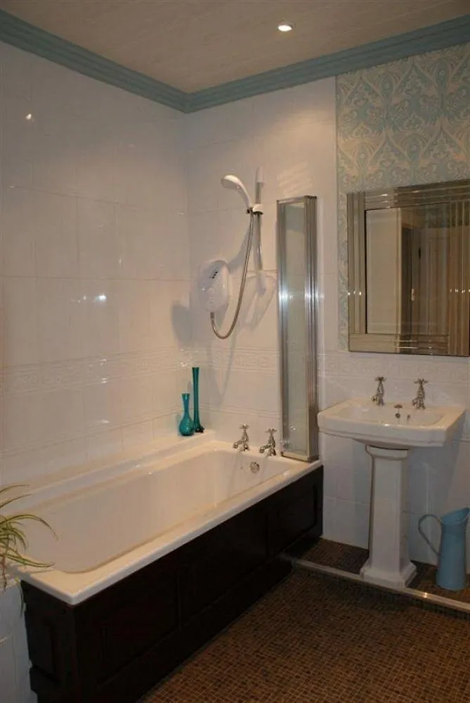 Lindores Bed And Breakfast Brighouse 3*,